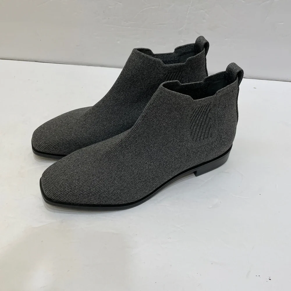NEW WITHOUT TAGS VIVAIA RYAN PRO KNIT ANKLE‎ BOOTS IN DARK GRAY